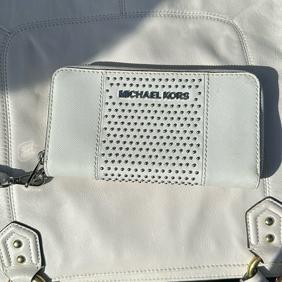 Michael Kors Handbags - Michael kors wallet